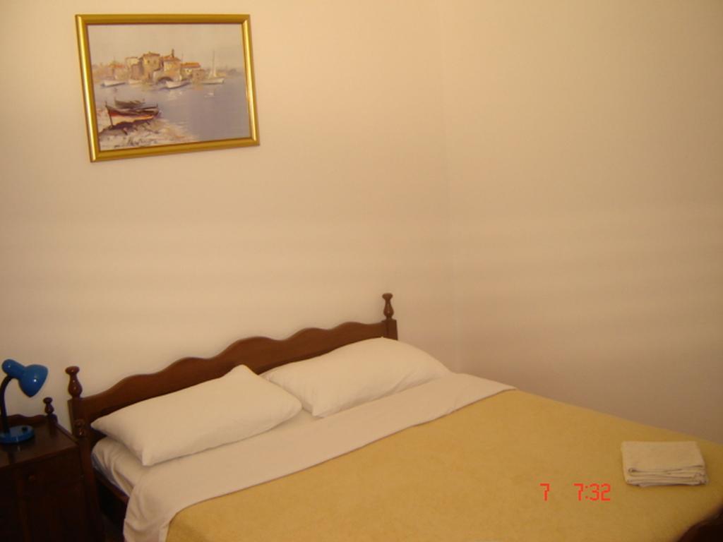 Apartments "Villa Mungos" Sobra Quarto foto